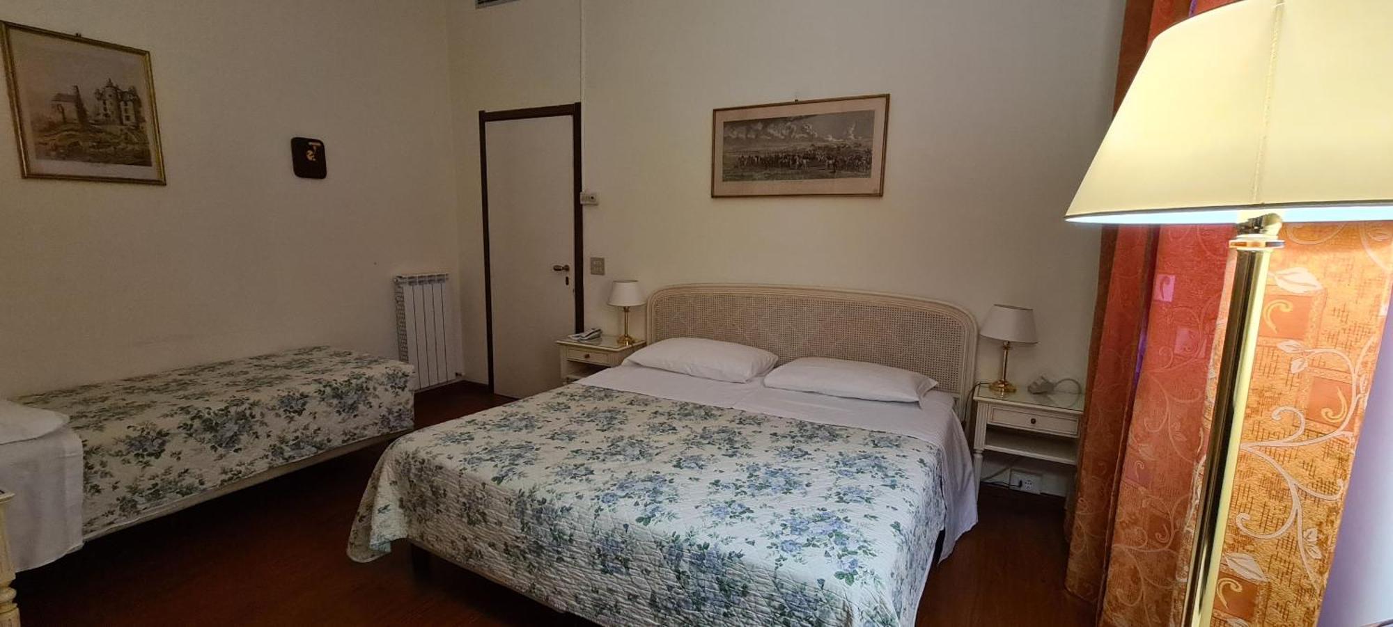 Hotel Grand De Londres 4*